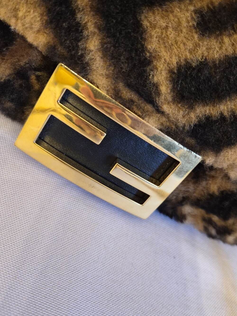 Fendi Mini Baguette – FF Shearling - Picture 4 of 11